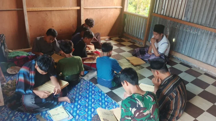 Mujahid Rasyid, Santri Muda yang Tekun Menuntut Ilmu dan Berkarya