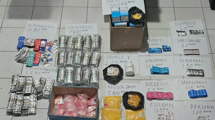 Polisi Sita 74.997 Butir Obat Keras, 4 Tersangka Ditangkap