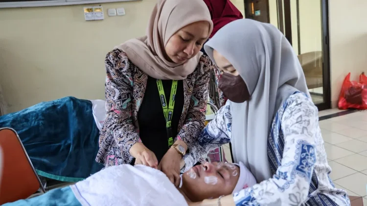 Warga Petojo Utara Ikuti Pelatihan Tata Rias dan Facial