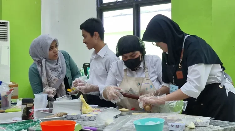 Aroma Manis Roti dari Dapur Inklusif PPKD Jakarta Timur