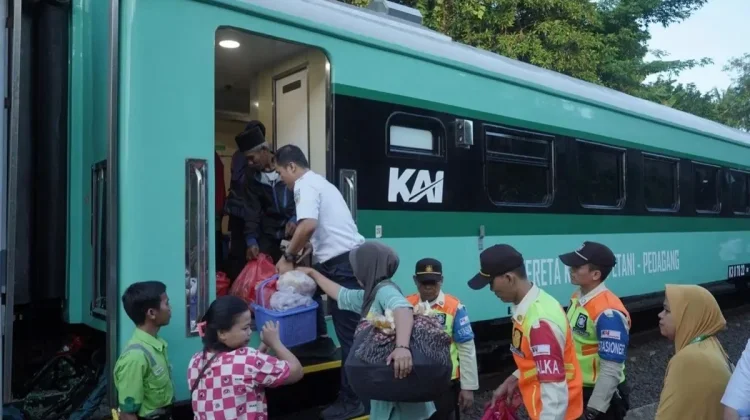 KAI Catat Puluhan Ribu Pelanggan Manfaatkan Kereta Petani dan Pedagang