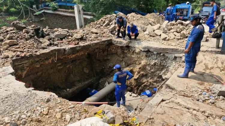 Jalan Raden Inten Raya Mulai Diperbaiki, usai Amblas