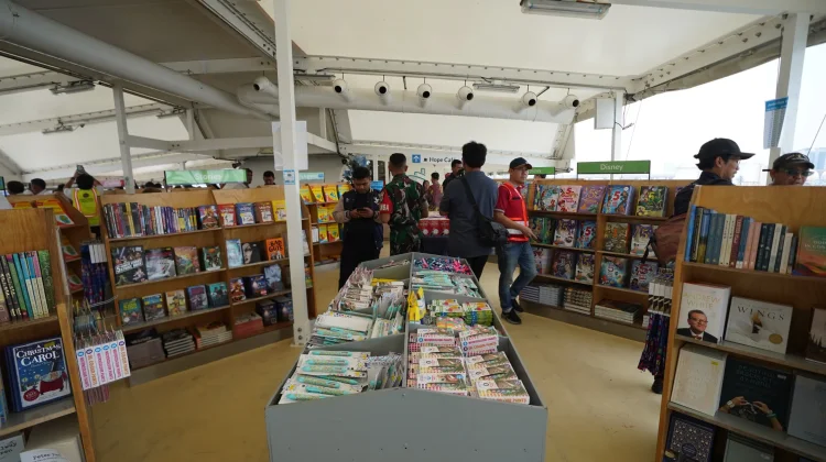 Doulos Hope Bersandar di Jakarta Utara, Bawa Ribuan Buku dan Semangat Literasi