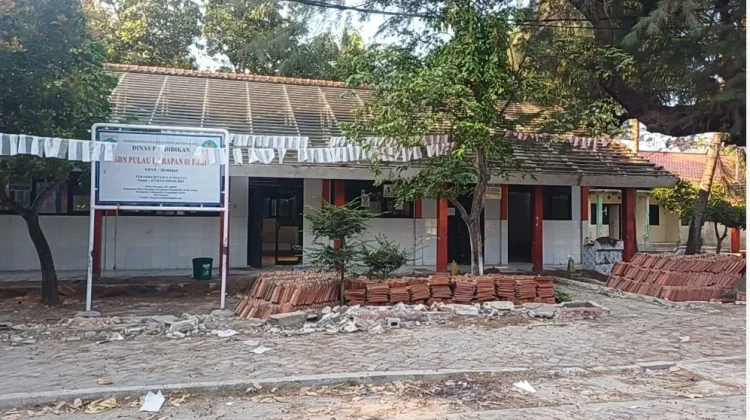 Gedung Diperbaiki, Siswa SDN Pulau Harapan 01 Pagi Menumpang Belajar Sementara