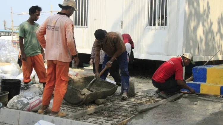 PPSU Pulau Panggang Berjibaku Bangun Akses Jalan untuk Permudah Aktivitas Warga