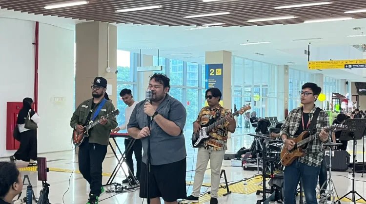 Giusti Raka, Sukses Menghibur Warga dalam Gelaran "SOUNDSTATION" di Stasiun BNI City