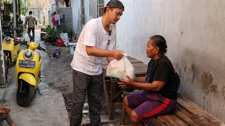 Cekink Ervada: Berbagi Tak Harus Menunggu Mampu, Cukup Berawal dari Mau