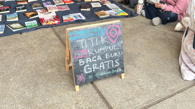 Tikum Baca Tumbuhkan Minat Baca lewat Lapak Gratis di Taman Lapangan Banteng