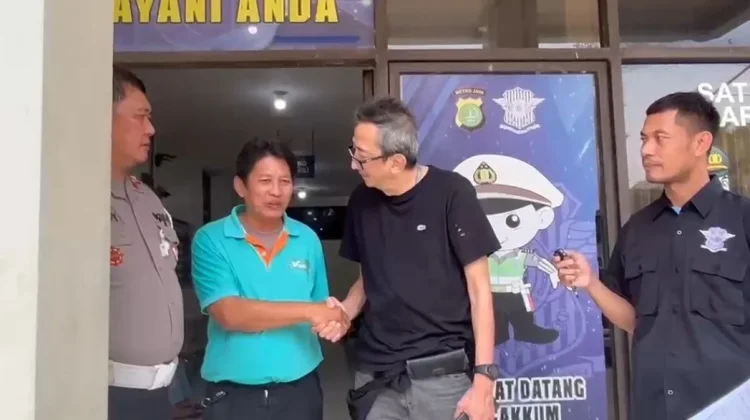 Sopir Taksi Listrik dan BYD Berdamai Usai Bersitegang di Exit Tol Tomang
