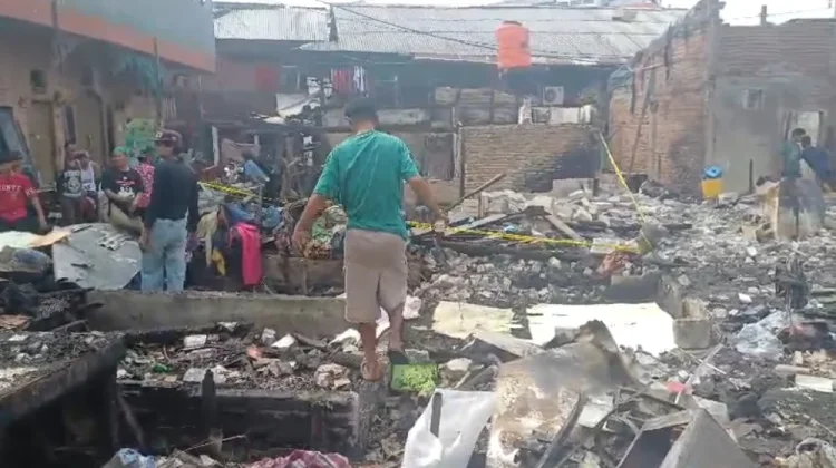 Kebakaran Hanguskan 20 Bangunan di Kampung Muka Ancol, 380 Jiwa Terdampak