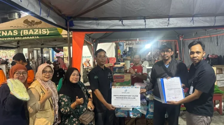 Sarana Jaya Peduli Salurkan Bantuan bagi Warga Terdampak Kebakaran Ancol