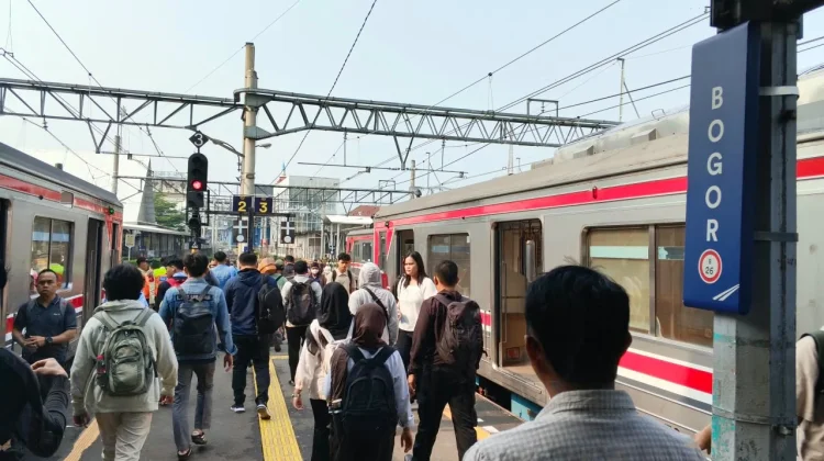 Peron 4 dan 5 Stasiun Bogor Kini Layani Naik Turun Penumpang