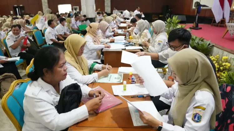 Ratusan Guru PPPK Jakarta Timur Perpanjang Kontrak Kerja