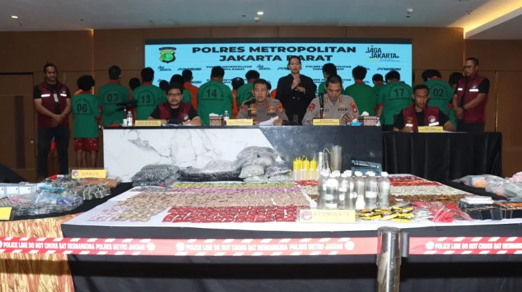 Polisi Bongkar Lab Etomidate di PIK 2, Barang Bukti Diperkirakan Capai Rp120 Miliar