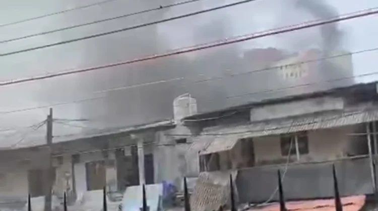 Kebakaran Rumah di Kedoya Utara, Damkar Jakbar Kerahkan 30 Personel