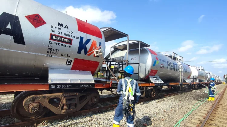 KAI Logistik Layani 2,1 Juta Ton BBM dan BBK hingga Agustus 2026