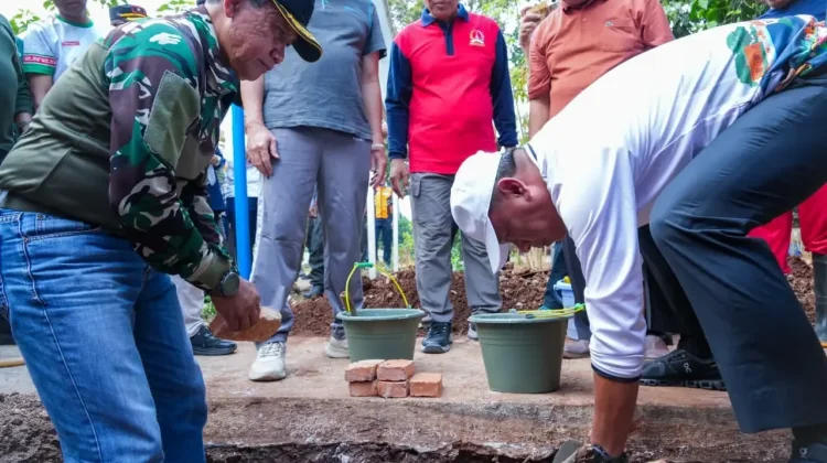 Wali Kota Munjirin Ground Breaking Pembangunan Toilet di Tanah Wakaf Pemakaman