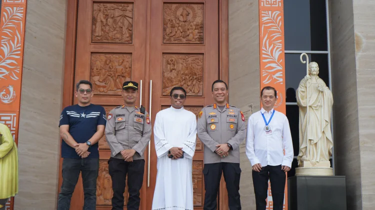 Kapolres Metro Jakarta Utara Tinjau Pengamanan Ibadah di Kelapa Gading