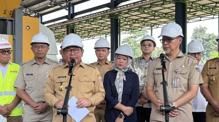 Pemprov DKI Ubah Pola Kelola Sampah Sungai Ciliwung