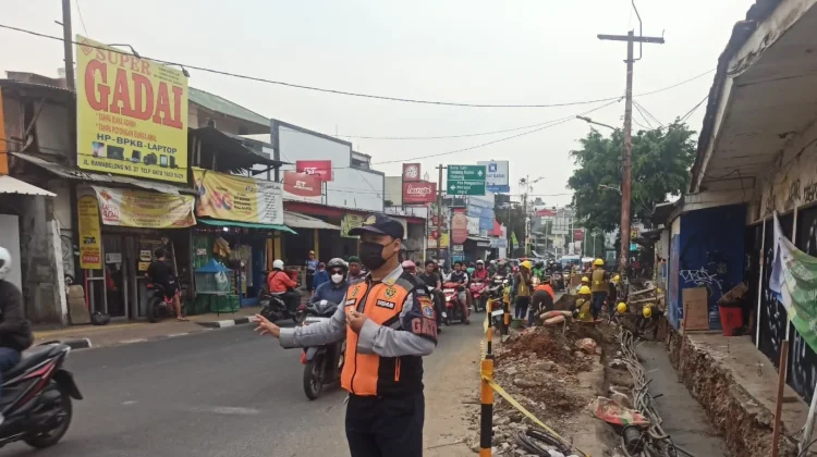 Dishub Jakbar Alihkan Sejumlah Rute Lalu Lintas imbas Proyek Trotoar Rawa Belong