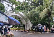 Jelang Ramadhan TPU Pondok Kopi Dipadati Peziarah