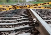 Pemotor Wanita Meninggal Tertabrak Kereta di Pesing Jakbar
