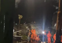 Angin Hujan Terjang Jakut, Kanopi Rumah Terbang