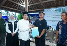 Menhut Tepati Janji, Serahkan SK TORA ke Masyarakat Banyuwangi