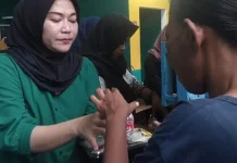 Ladang Pahala, Ratusan Paket Makanan Dibagikan Kepada Warga
