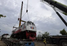 KAI Logistik Kirim 12 Lokomotif ke Pulau Jawa