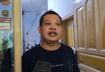 Warga Tambora Keluhkan Air PAM: Terpaksa Beli dan Nadahin Hujan