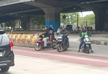 Banyak Pemotor Nekat Lawan Arah di Plumpang