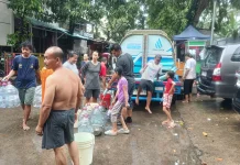 Warga Ancol Barat Keluhkan Lambatnya Bantuan Air Bersih