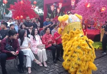 Potret Indah Toleransi di Pantai Mutiara