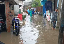 Banjir Rendam Pemukiman Rumah Warga Kedaung Kaliangke Cengkareng