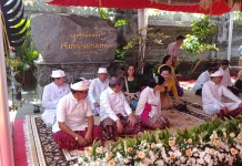 Sucikan Alam, Ribuan Umat Hindu Adakan Upacara Melasti