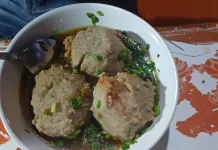 Kuliner Bakso Kumis Blok S yang Legendaris