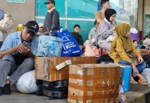Puluhan Ribu Orang Lakukan Mudik via Terminal Terpadu Pulo Gebang Jakarta Timur