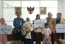 Ahli Waris Korban Tragedi Bantargebang Terima Santunan Ratusan Juta Rupiah