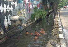 Bahagia Sederhana, Sesederhana Berenang di Selokan RE Martadinata