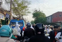 Rawan Kecelakaan, Jalur Malaka Cilincing Dipenuhi Tanah Merah