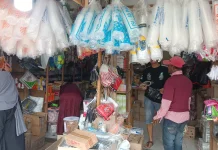 Harga Plastik Naik 50%, Pedagang Pasar Kian Terjepit