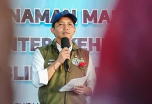 Menhut Raja Antoni Bagikan 9 SK Perhutanan Sosial