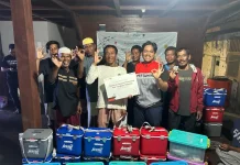 PT. Pertamina Salurkan Bantuan Alat Tangkap Ikan di Pulau Sabira