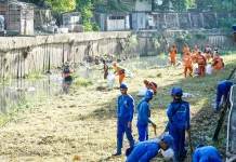 Gerak Cepat Atasi Sedimentasi, Wali Kota Jakpus Pimpin Kerja Bakti Kali Ciliwung