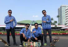 Meluncur di tengah Birokrasi, Semangat Muda Parlemen Skateboard