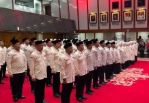 Gubernur Pramono Kukuhkan 117 Petugas Haji DKI Jakarta