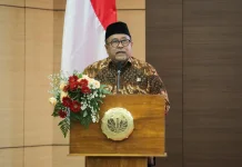 Wagub Rano Serahkan KJMU kepada 880 Penerima Baru