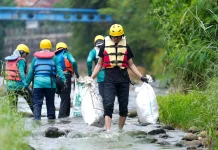 Peringati Hari Bumi, PLN EPI Bersihkan Sungai Ciliwung
