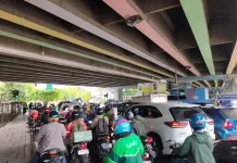Tergenang Banjir,  Lalulintas di Simpang Puri Alami Kemacetan Parah